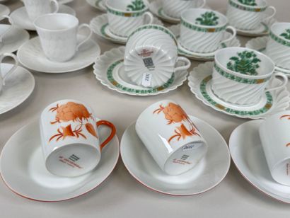 HAVILAND à Limoges.
8 tasses et 8 sous-tasses...