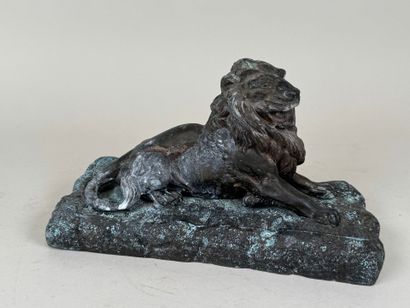 École XXe. 
Lion sur sa terrasse.
Sujet en...