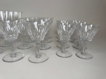 BACCARAT.
Partie de service de verres en...