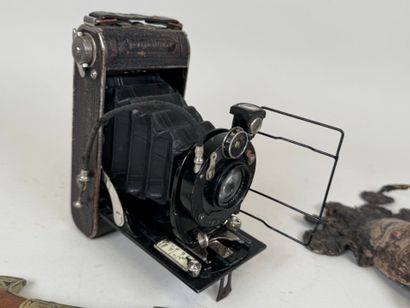 Lot comprenant :
- VOIGTLÄNDER. Appareil...