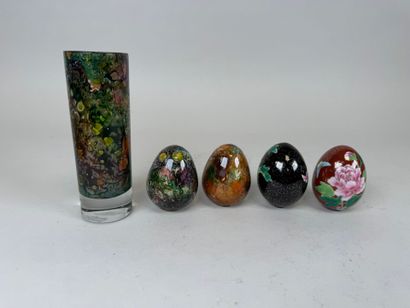 Set includes:
FINE LAQUER.
- a cylindrical...