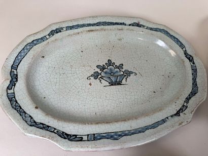 Earthenware and porcelain lot comprising:...