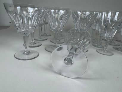 BACCARAT.
Partie de service de verres en...