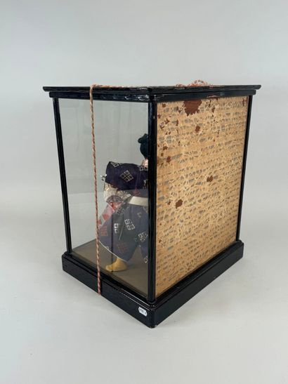 JAPON, XXe.
Diorama en bois laqué et verre...
