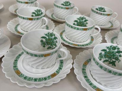 HAVILAND à Limoges.
8 tasses et 8 sous-tasses...