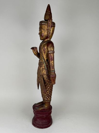 ASIE, XXe.
Grande statue en bois sculpté,...