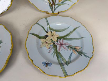 PORQUE-BEAU. 
Série de quatre assiettes à...