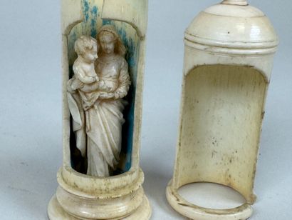 Lot comprising: - School, 20th century. Woman's...