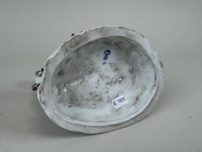 École, XXe.
Couple galant.
Groupe en porcelaine...