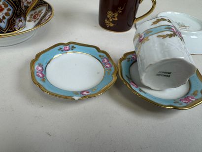 Lot en porcelaine comprenant :
- Porcelaine...