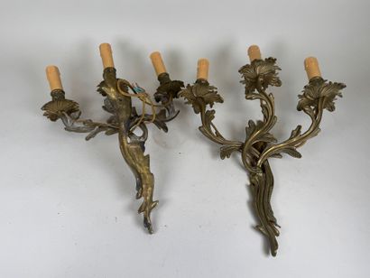 Paire d'appliques en bronze patiné à trois...