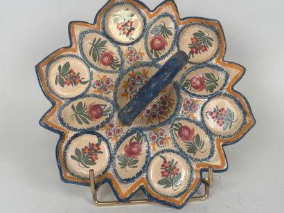Lot comprising: - HENRIOT QUIMPER: polychrome...