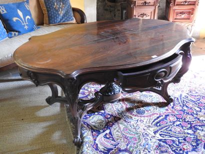 Violin-shaped table in carved wood, opening...