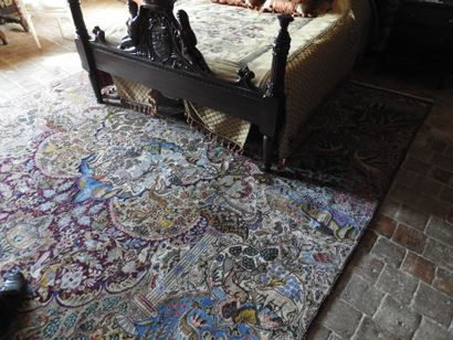 Polychrome wool mechanical rug decorated...