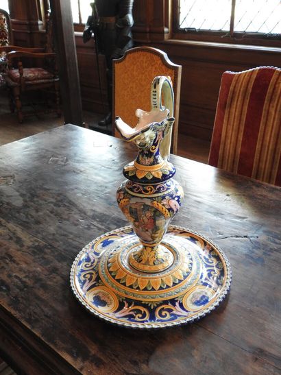 ROULLET RENOLEAU in Angoulême. 
Ewer and...