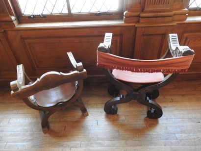 Two curved armchairs in carved wood, leather...