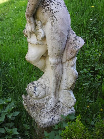 Statue de jardin en pierre reconstituée figurant...