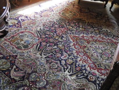 Polychrome wool mechanical rug decorated...