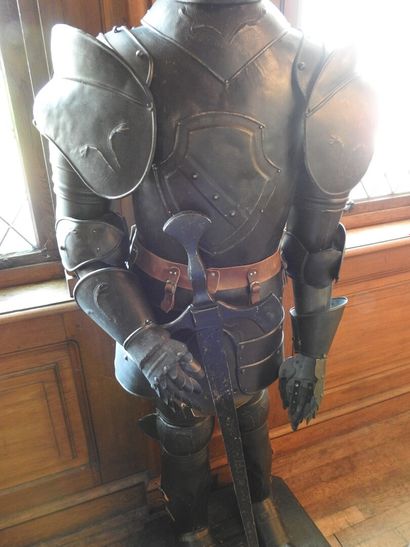 Important riveted metal armor with fancy...