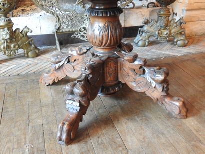 Carved oak oval middle table resting on four...