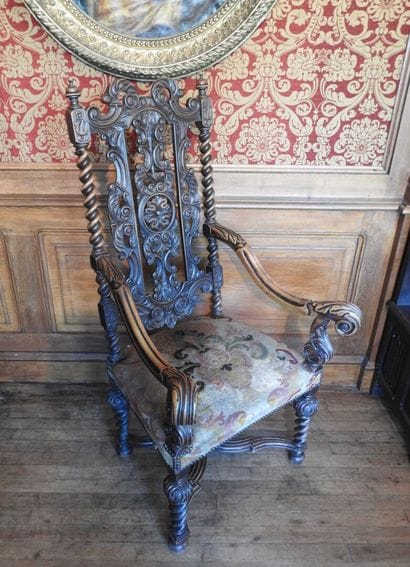 Carved wood armchairs, crook-shaped arms,...