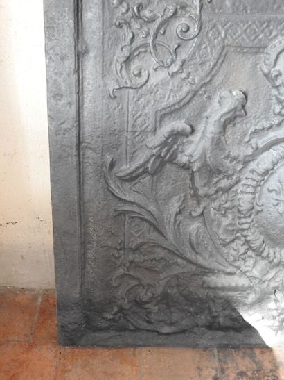 Cast iron fireback decorated with the coat...