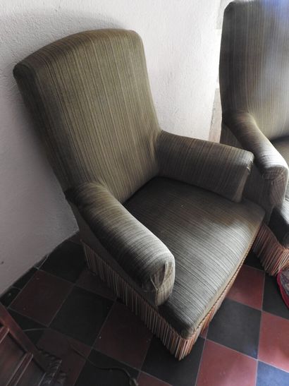 Pair of green velvet armchairs.
99 x 79 x...