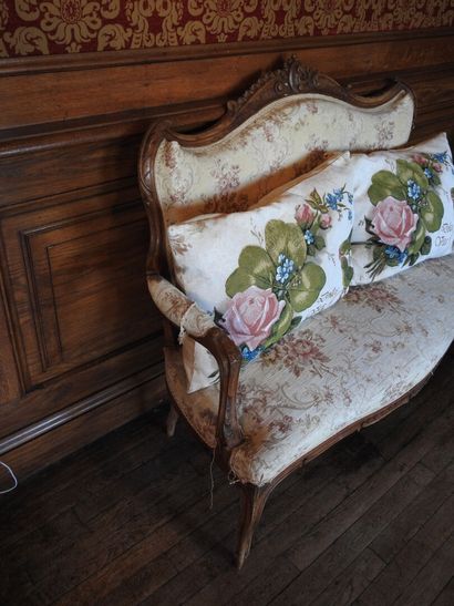 Small bench in carved wood. 
Louis XV style,...