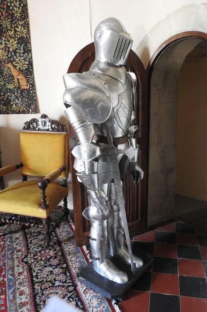 Metal armor with sword.
20th century work.
Height:...