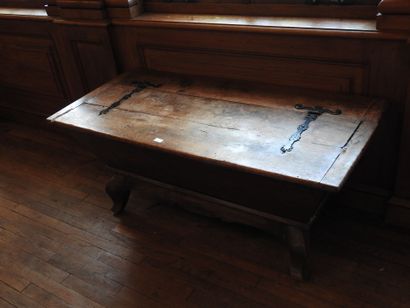 Walnut bench with wrought-iron hinge. 
19th...