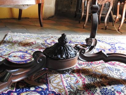 Violin-shaped table in carved wood, opening...
