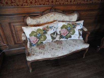 Small bench in carved wood. 
Louis XV style,...