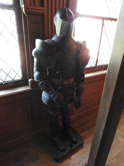 Important riveted metal armor with fancy...