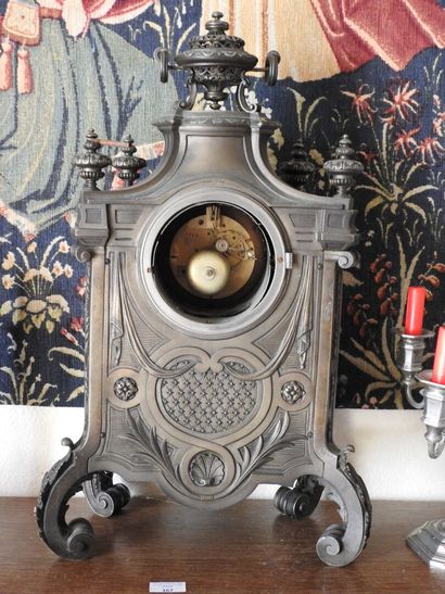 Partially openwork bronze clock, the enameled...