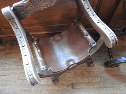 Two curved armchairs in carved wood, leather...