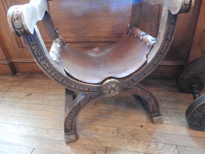 Two curved armchairs in carved wood, leather...