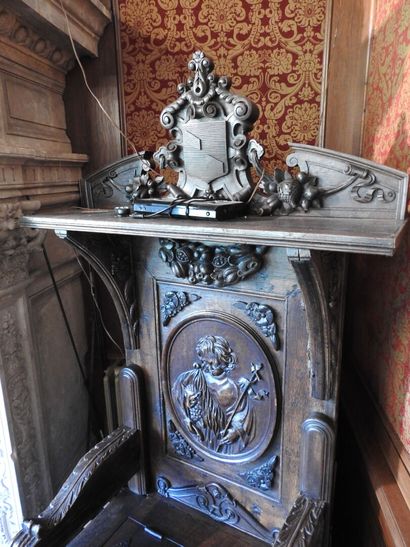 Carved oak cathedra decorated with Saint...