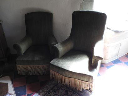 Pair of green velvet armchairs.
99 x 79 x...