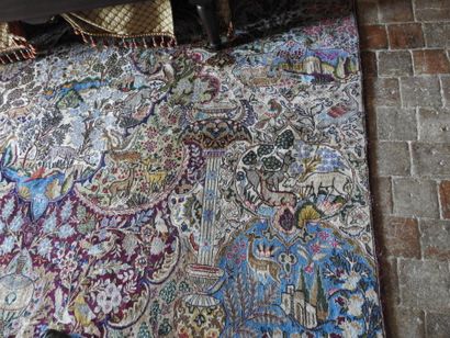 Polychrome wool mechanical rug decorated...