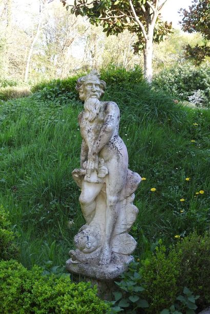 Statue de jardin en pierre reconstituée figurant...