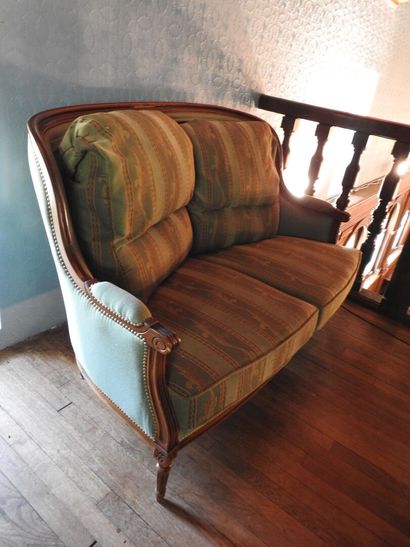 Carved wood two-seater bench, fluted legs.
Louis...