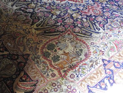 Polychrome wool mechanical rug decorated...