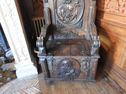 Carved oak cathedra decorated with Saint...