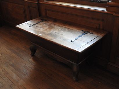 Walnut bench with wrought-iron hinge. 
19th...