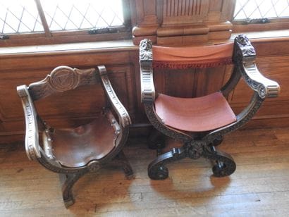 Two curved armchairs in carved wood, leather...