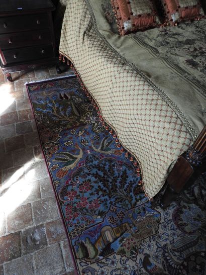 Polychrome wool mechanical rug decorated...