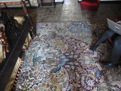 Polychrome wool mechanical rug decorated...