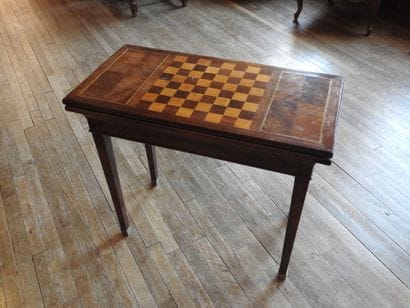 Small wooden and veneered checkerboard game...