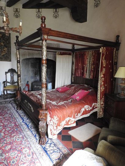 Large canopy bed in wood carved with lion...