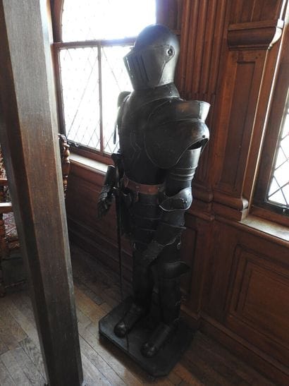 Important riveted metal armor with fancy...